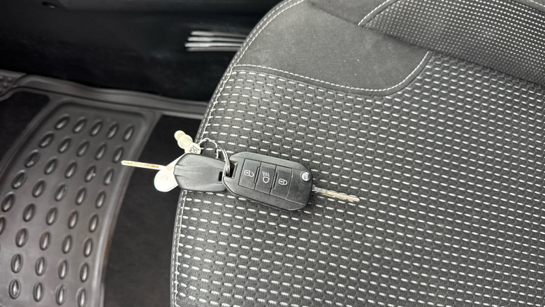 Peugeot 208 1.2 PureTech 82 Tech Edition 5dr [Start Stop] Petrol Hatchback